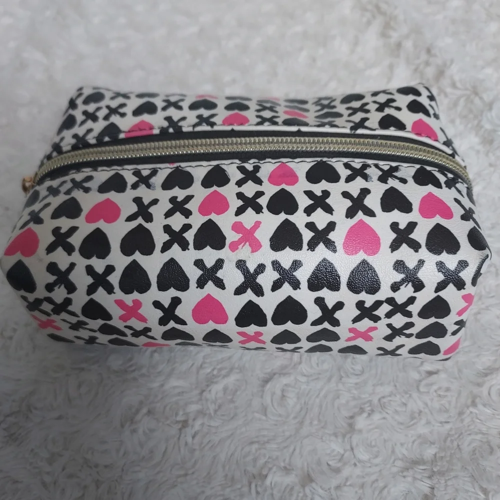 Hearts & Kisses small durable cosmetic makeup toiletry bag Travel Vacation